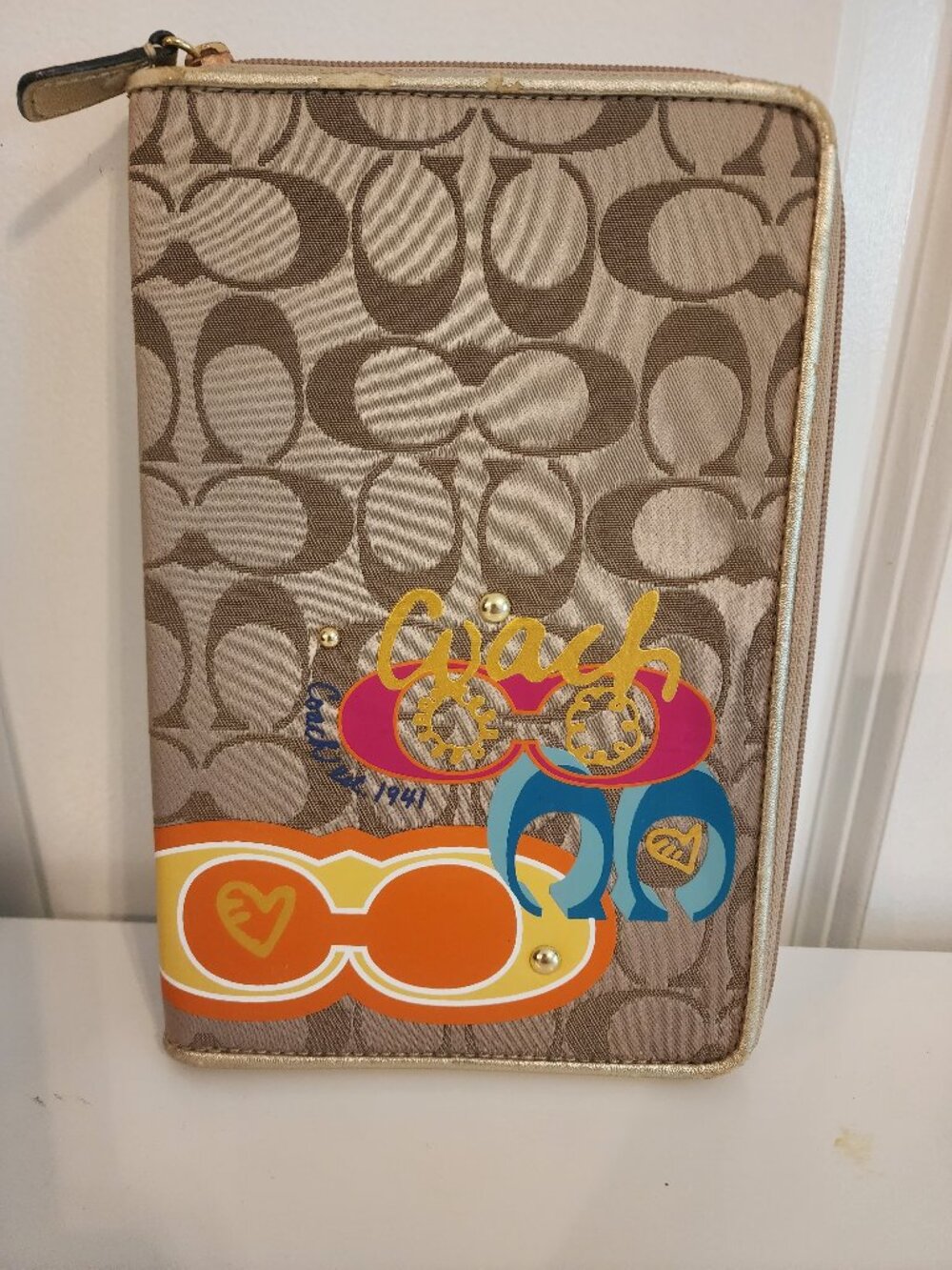 Coach Poppy Signature Daisy Applique Tablet iPad Zip Case Khaki Y2K